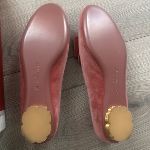 Ferragamo Flats -NEW - Picture 7 of 7